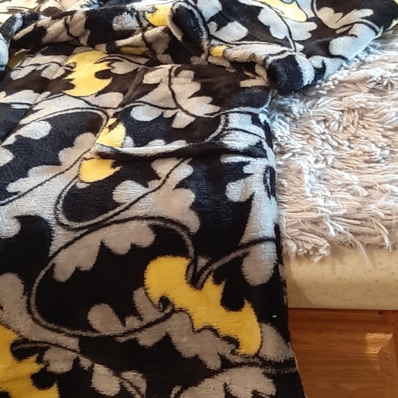 Batman Plush Robe Size Large (10) - Picture 8 of 12